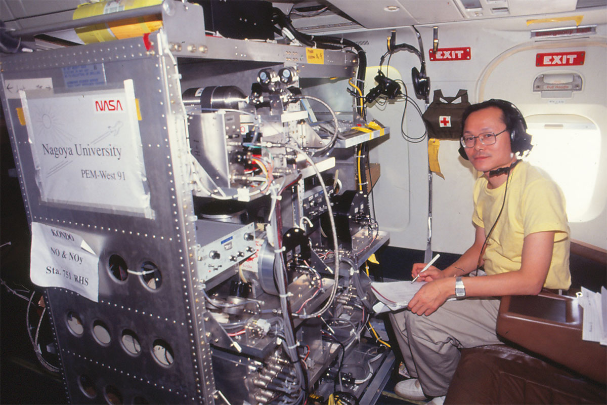 写真4 NASAの航空機に搭載された窒素酸化物測定器（PEM West航空機観測）